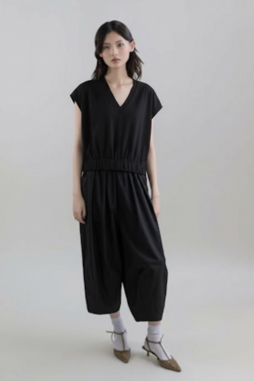 Stylish Black V-Neck Tee - harris boulevard