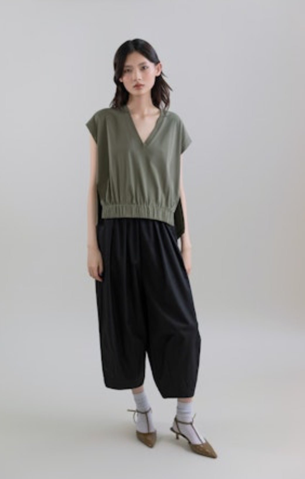 Stylish Black V - Neck Tee - harris boulevard